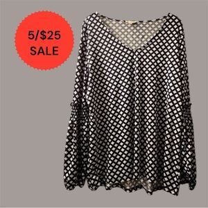 5/$25 Como Blu lightweight flowy blouse long sleeve blue patterned Size xl